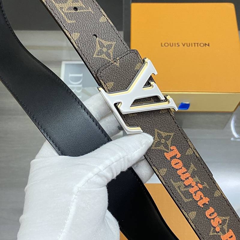 【日本未発売】ルイヴィトン スーパーコピー サンチュール・LVピラミッド 40MM リバーシブル vuy17549高い品質