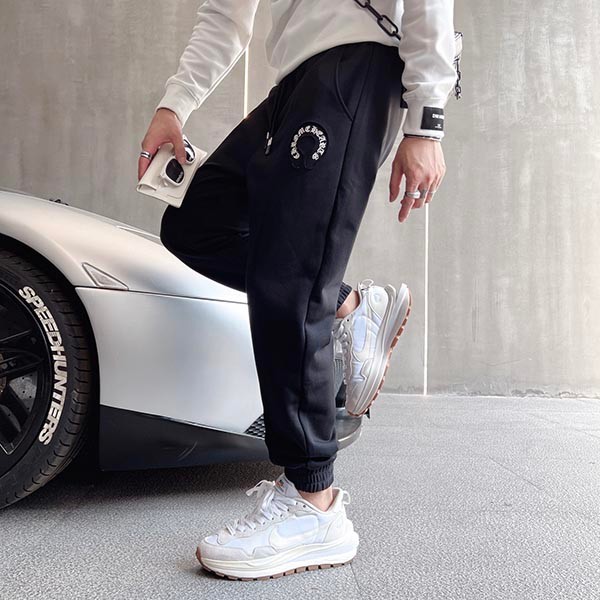 ☆超人気☆クロムハーツ 偽物 ホースシュー ロゴ スウェットパンツ Kuq59452N級品
