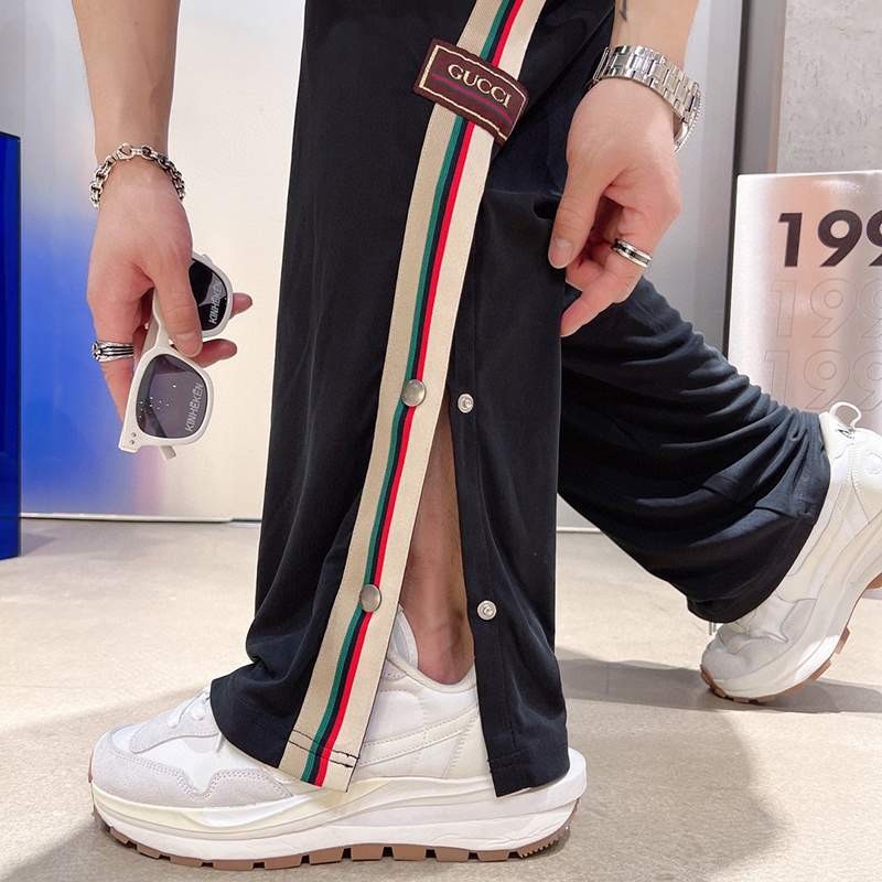 お洒落に♪グッチ×アディダス ウェブジョギングパンツ コピー guo97149N級品