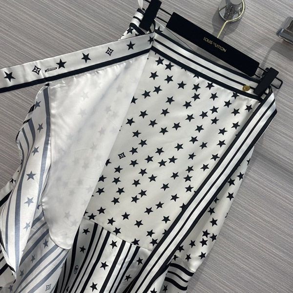 ☆超人気☆ルイヴィトン 偽物 LVサマースターダストフラウンスラップスカート 1AA9XO代引きを販売