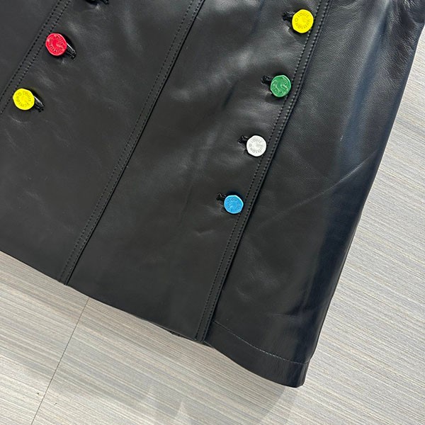 ☆チャンスは今しかない☆ ルイヴィトン ボタンレザースカート コピー 1AB7U人気