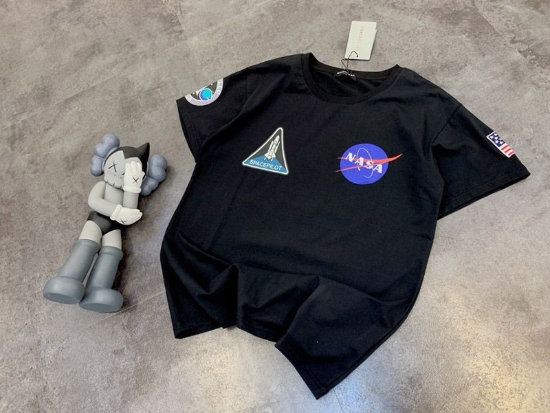 大人気!!新色バレンシアガ  × NASA 偽物 スペース ロゴ Tシャツ ブラック bad10260