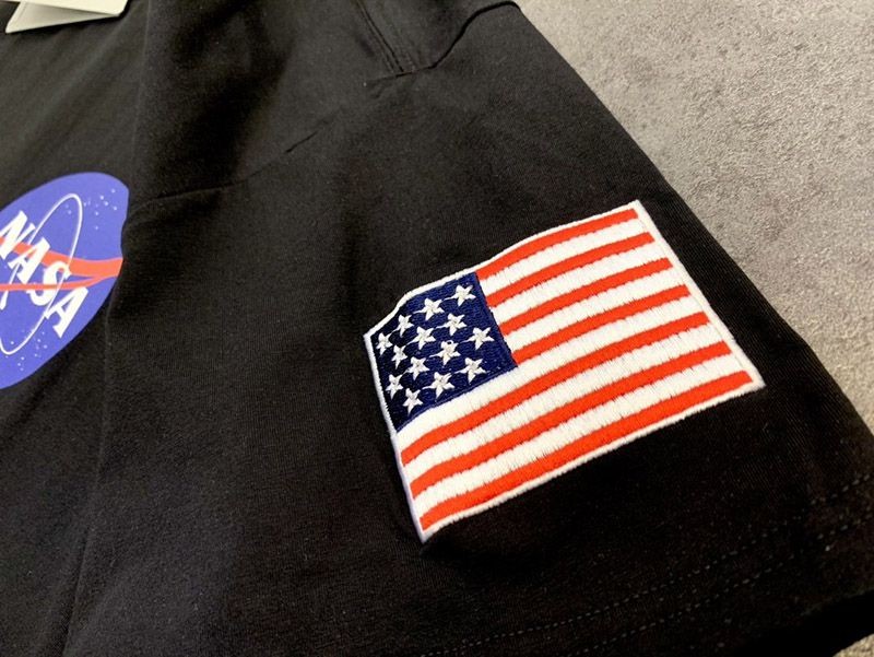 大人気!!新色バレンシアガ  × NASA 偽物 スペース ロゴ Tシャツ ブラック bad10260N級品