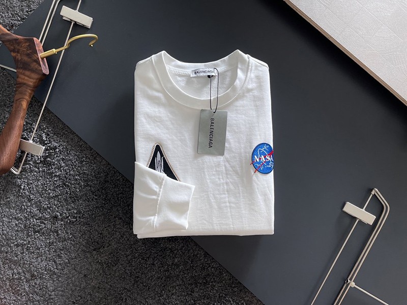欲しい♡超限定♪バレンシアガ トレーナー コピー レギュラー クルーネック スペース NASA baf31586通販