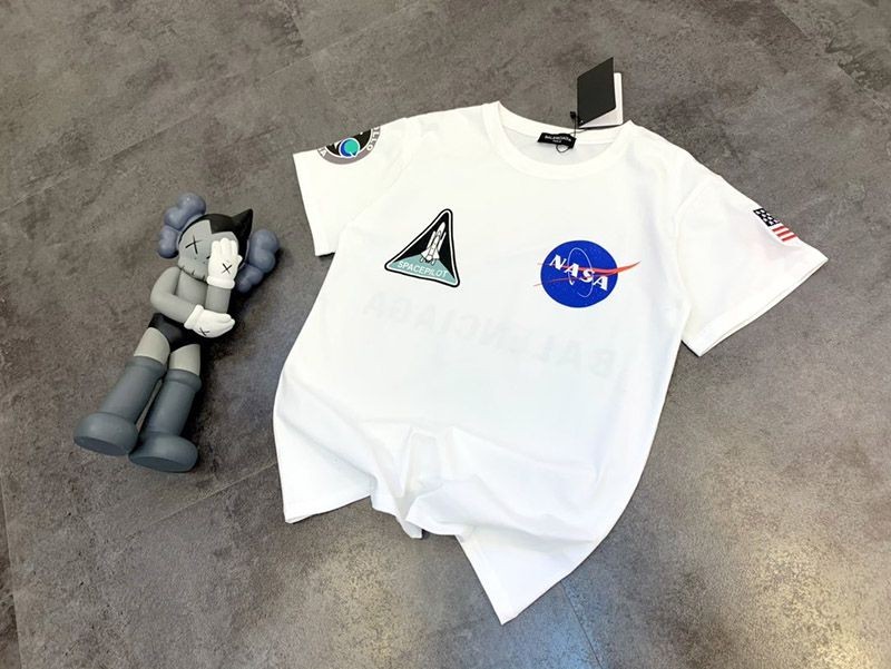 送料込バレンシアガ  × NASA コピー スペース ロゴ Tシャツ ホワイト bah41099
