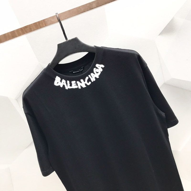 送料込バレンシアガ 偽物 ネックラインにプリントロゴ Tシャツ bah41762人気