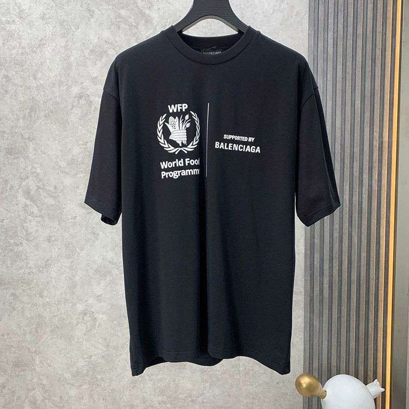 送料込バレンシアガ 偽物 WFP ミディアム Tシャツ ブラック bai24340激安送料無料