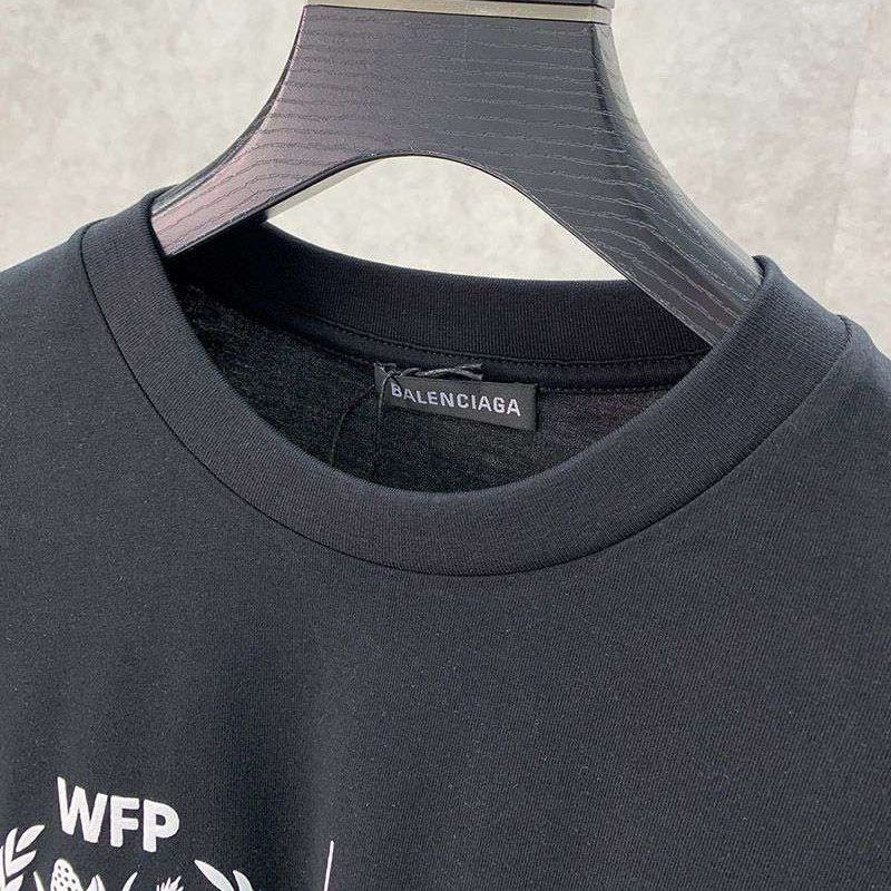 送料込バレンシアガ 偽物 WFP ミディアム Tシャツ ブラック bai24340人気