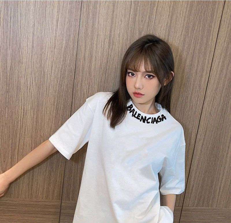 人気急上昇バレンシアガ コピー ネックラインにプリントロゴ Tシャツ baj43540