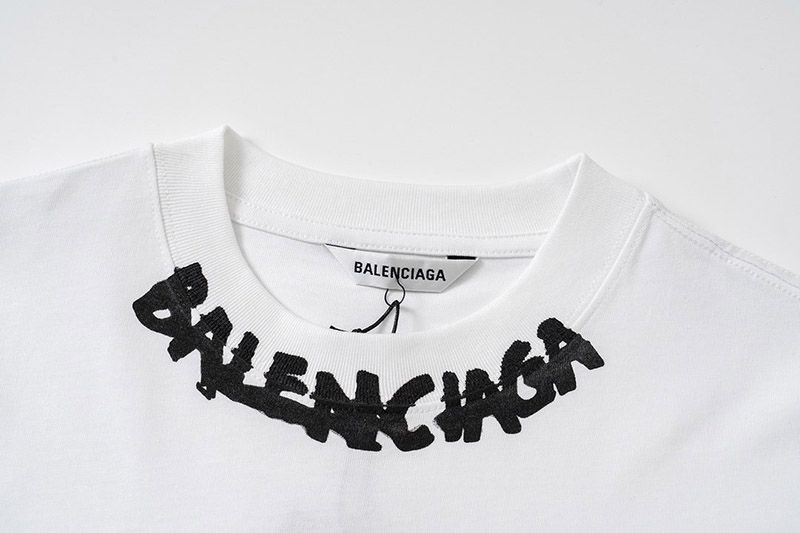 人気急上昇バレンシアガ コピー ネックラインにプリントロゴ Tシャツ baj43540最高級