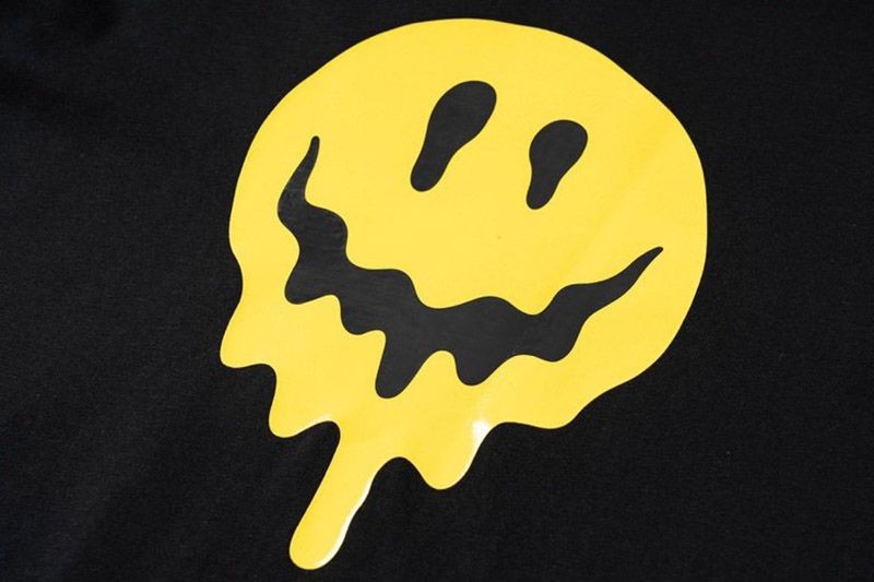 大人気!!新色バレンシアガ 偽物 スマイリープリント Tシャツ bak84645代引きを販売