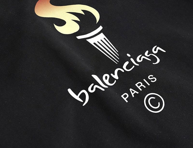 定番バレンシアガ クルーネック paris tシャツ 偽物 bal07391人気