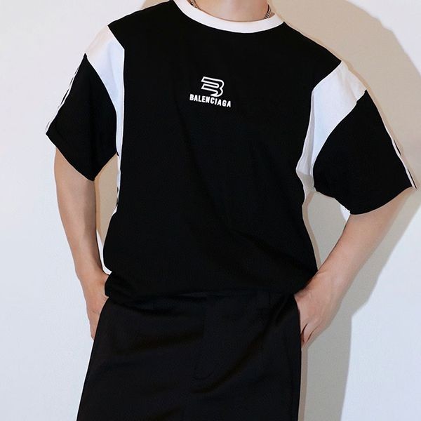 完売必至  バレンシアガ ロゴ ミディアムフィット コピー Tシャツ bal16034最高級