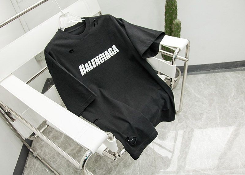 定番バレンシアガ コピー DESTROYED FLATGROUND Tシャツ 2色 bam86561代引きを販売