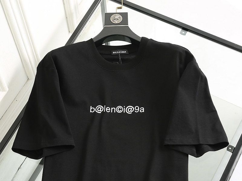 春もの新作バレンシアガ 偽物 メールボックスモノグラムプリント Tシャツ ブラック bas23660高い品質
