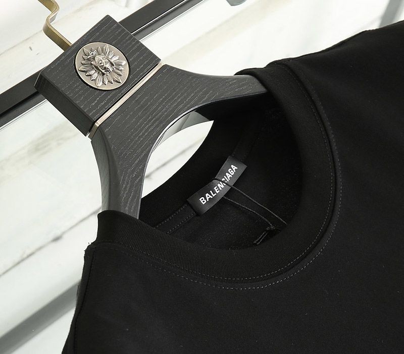 春もの新作バレンシアガ 偽物 メールボックスモノグラムプリント Tシャツ ブラック bas23660最高級