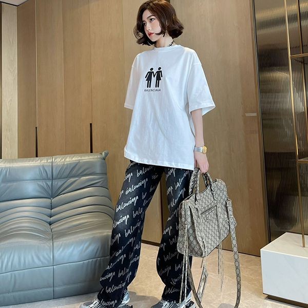 完売必至バレンシアガ PRIDE 22 オーバーサイズ ロゴTシャツ コピー 2色 bay78928高い品質