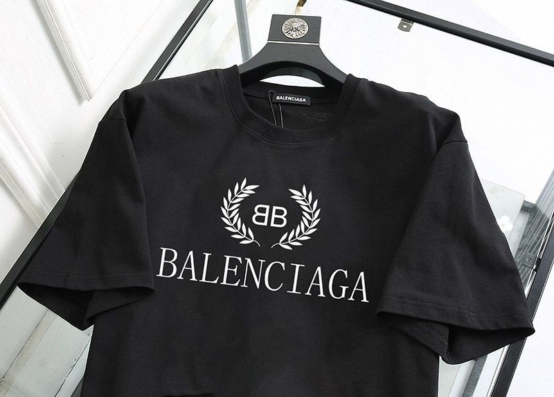 《大人気》バレンシアガ スーパーコピー クルーネック Tシャツ BB baz99434激安送料無料