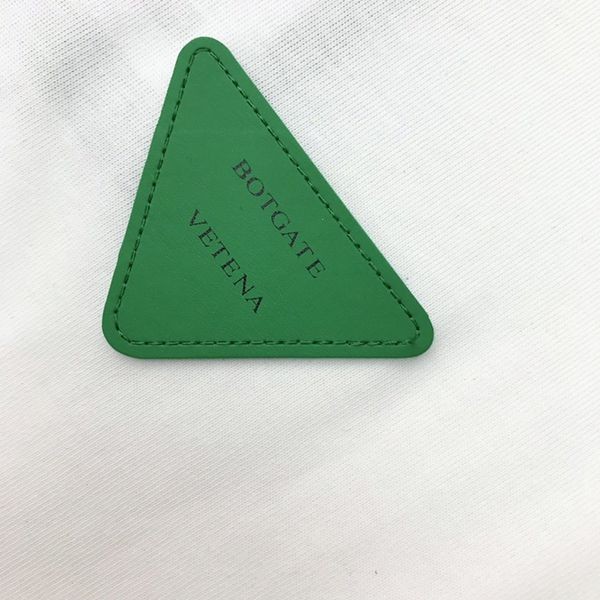 春もの新作【ボッテガヴェネタ】コントラスト ステッチ 偽物 Tシャツ bor90190高い品質