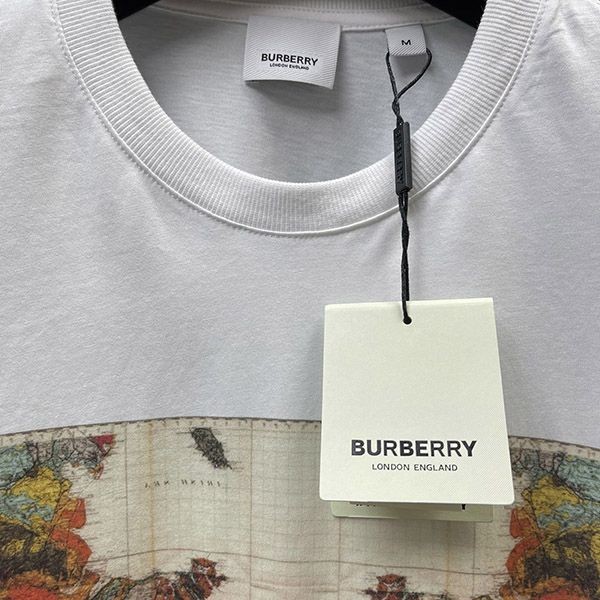 争奪戦バーバリー 偽物 マッププリント コットン オーバーサイズTシャツ ホワイト 80565821激安送料無料