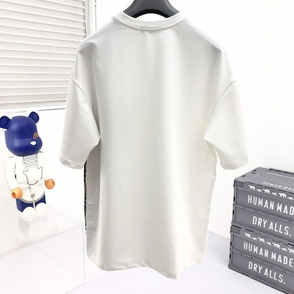 日本未入荷【バーバリー 】ポケットディテール オーバーサイズTシャツ 偽物 Bae56125通販