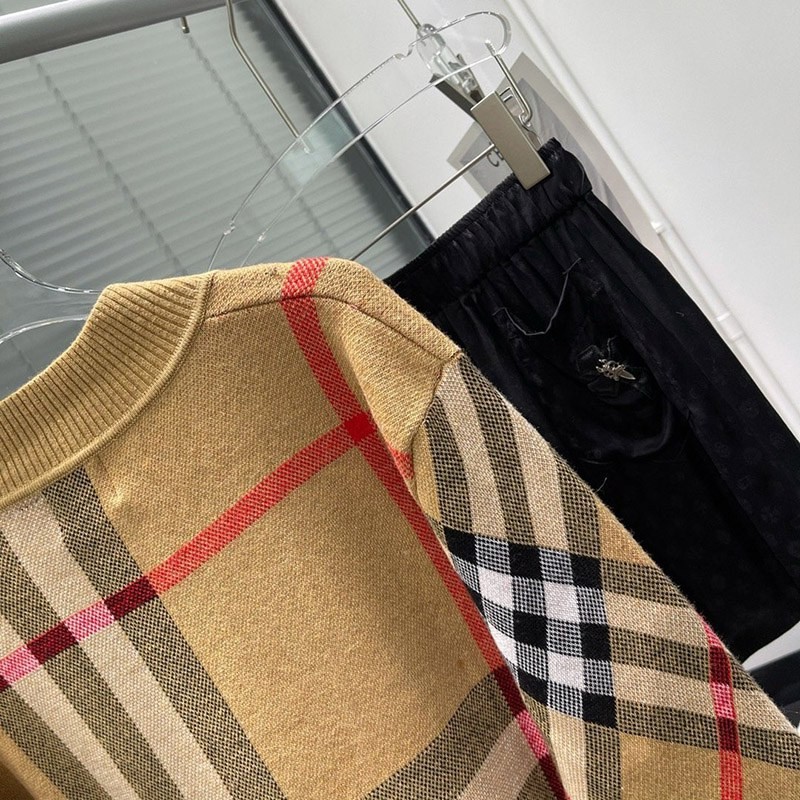 ★日本!!人気！バーバリー 偽物 ストライプモヘアブレンドカーディガン Bag11139代引きを販売