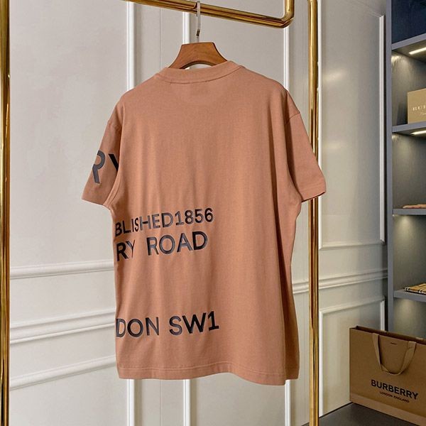 超希少！バーバリー 偽物 ホースフェリープリント Tシャツ Bag25377代引きを販売
