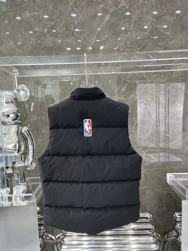 送料込 カナダグース x NBA 偽物 フリースタイルベスト Cak45069代引きを販売