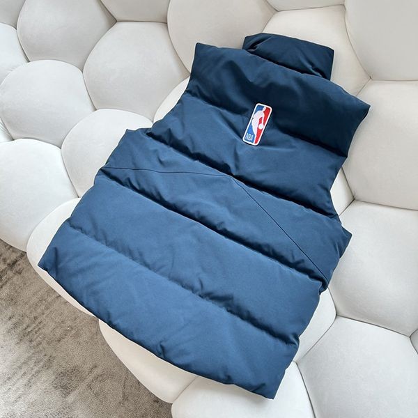 世界中で大人気♪カナダグース ダウンベスト 偽物 選べる4色 Cak86469代引きを販売