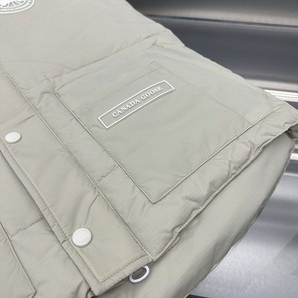 稀少 カナダグース フリースタイルベスト ダウン 偽物 Can77574最高級