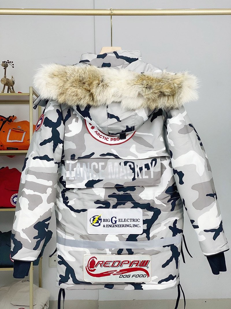 【限定カラー】カナダグース Lance Mackey ワッペン付きダウンジャケット スーパーコピー コート Car89963激安送料無料