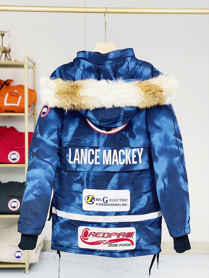 目を惹くカラー カナダグース Lance Mackey ワッペン付きダウンジャケットコピー コート Cau43382激安送料無料