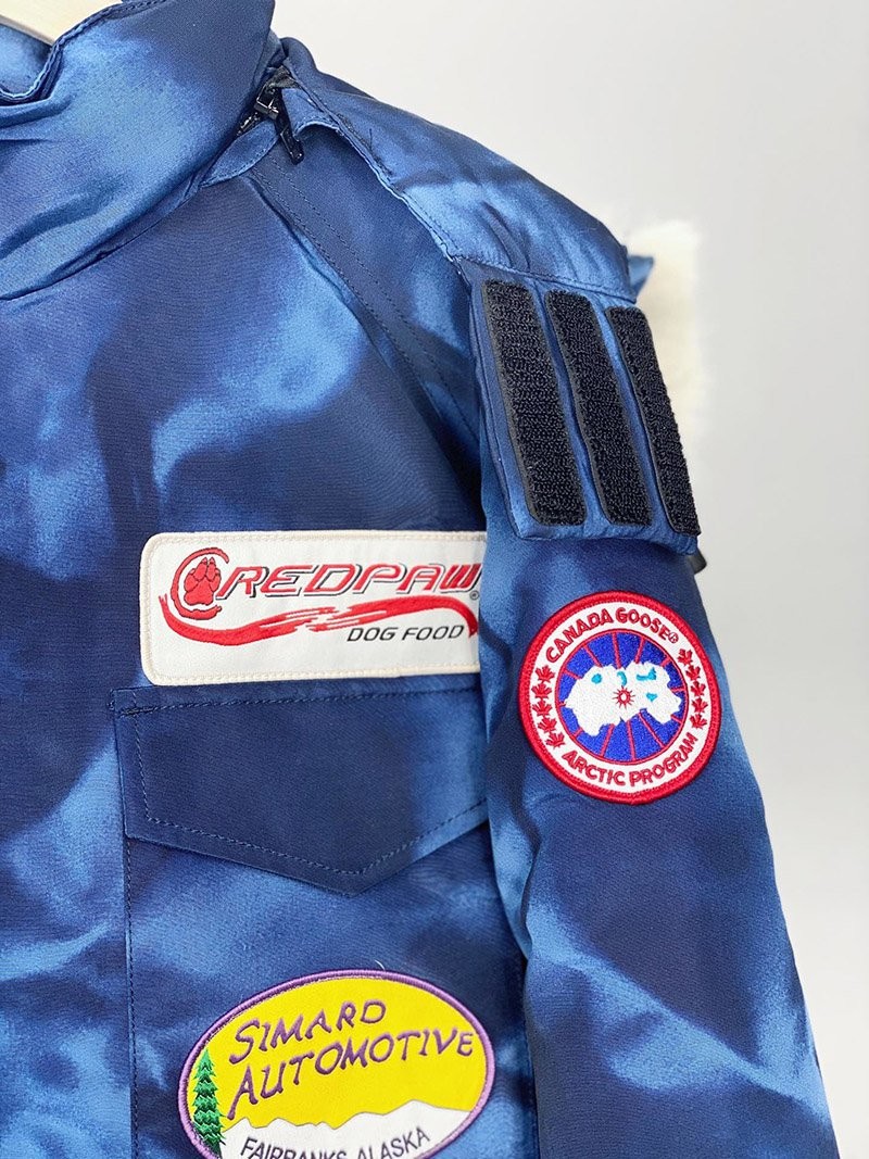 目を惹くカラー カナダグース Lance Mackey ワッペン付きダウンジャケットコピー コート Cau43382人気