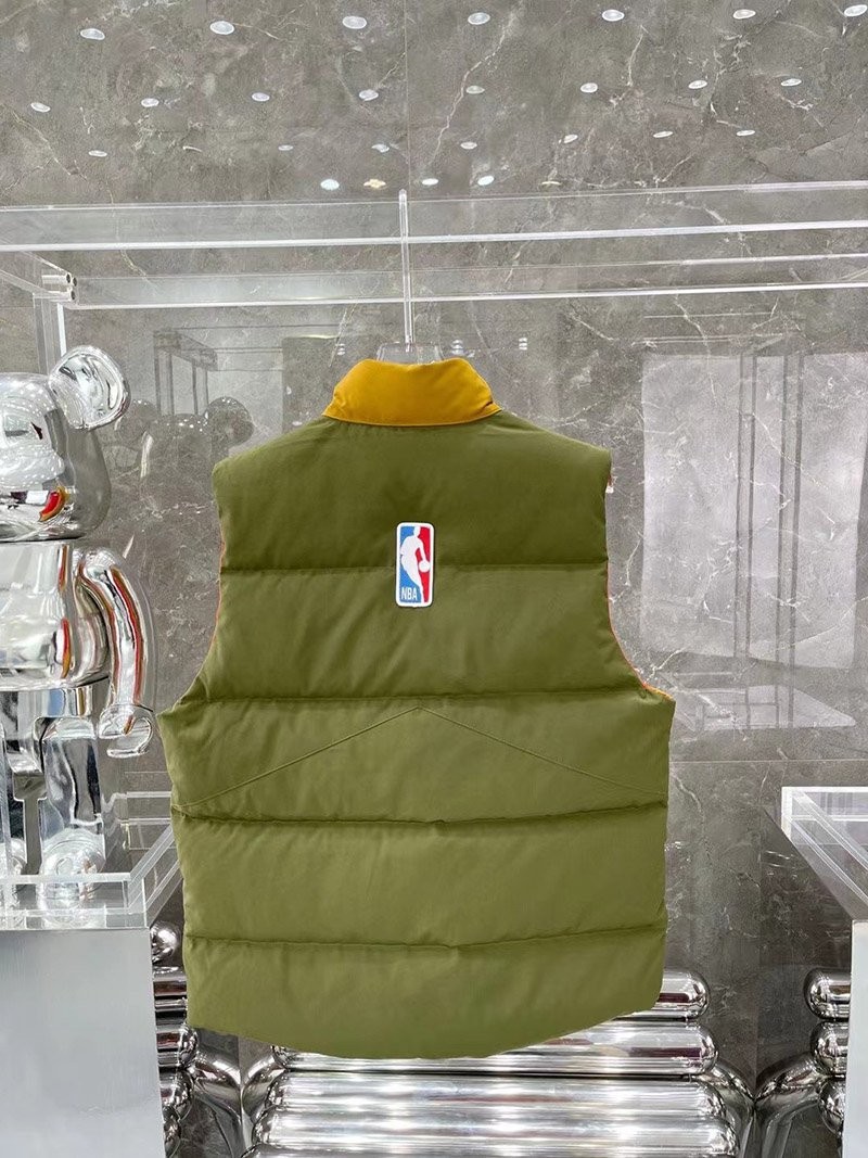 【即発】注目コラボ カナダグース x NBA 偽物 フリースタイルベスト Cau99670代引きを販売