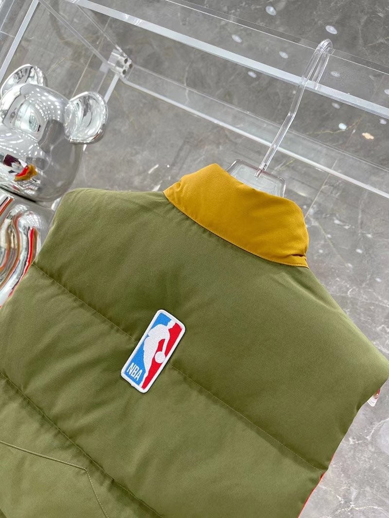 【即発】注目コラボ カナダグース x NBA 偽物 フリースタイルベスト Cau99670品質保証