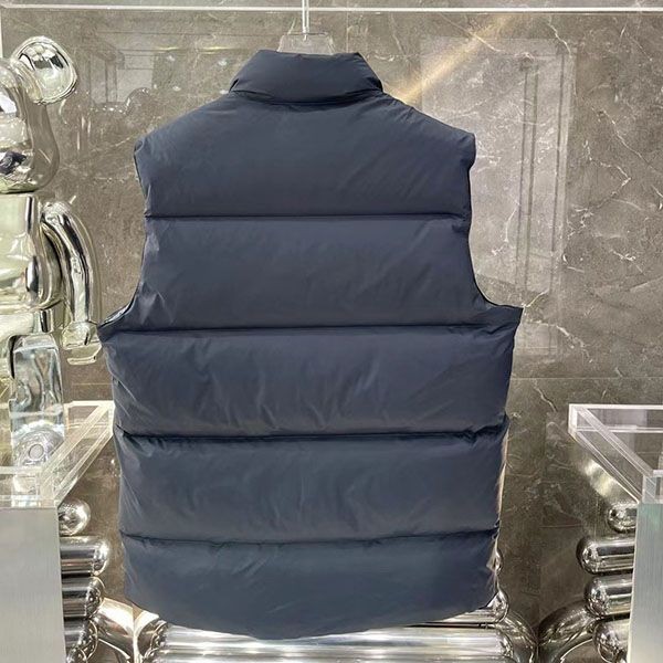 人気急上昇 カナダグース フリースタイルダウンベスト コピー Cav26208N級品