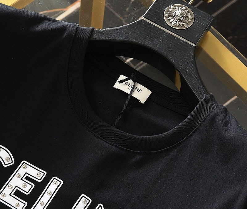 セリーヌ “セリーヌ”スタッズロゴプリント Tシャツ 偽物 2X687501F激安送料無料