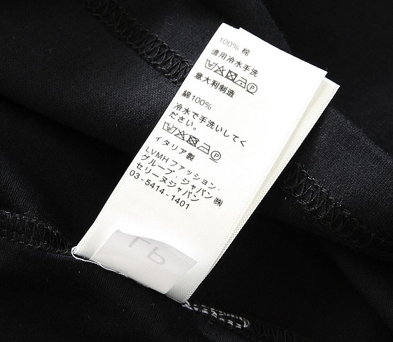 セリーヌ “セリーヌ”スタッズロゴプリント Tシャツ 偽物 2X687501F代引きを販売