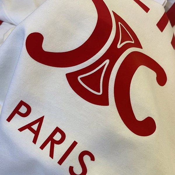 世界中で大人気♪セリーヌ PARIS トリオンフ Tシャツ / コットンジャージー レッド Cen07110人気