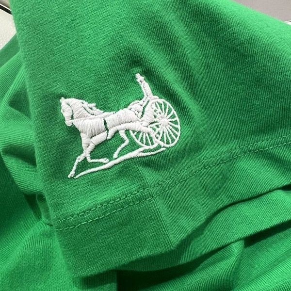 《大人気》セリーヌ トリオンフ ロゴ Tシャツ / コットンジャージー グリーン Cew15886人気