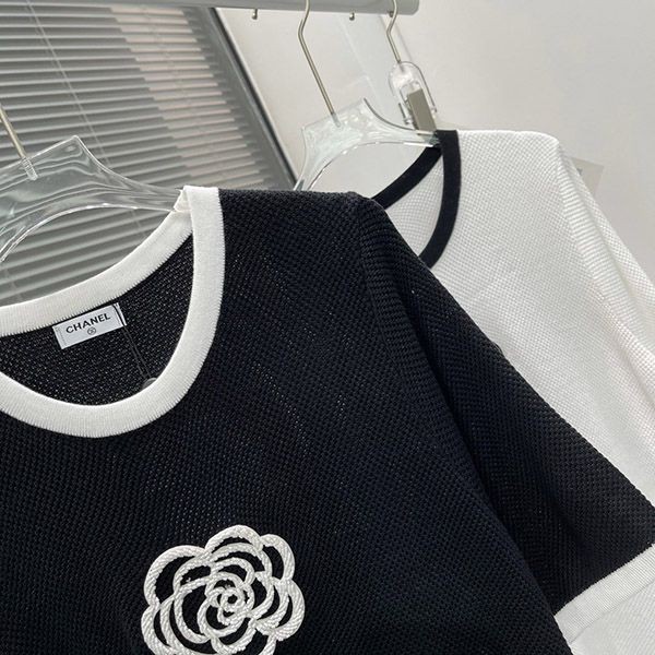 人気急上昇シャネル カメリア ロゴ Tシャツ コピー 2色 shc43233人気