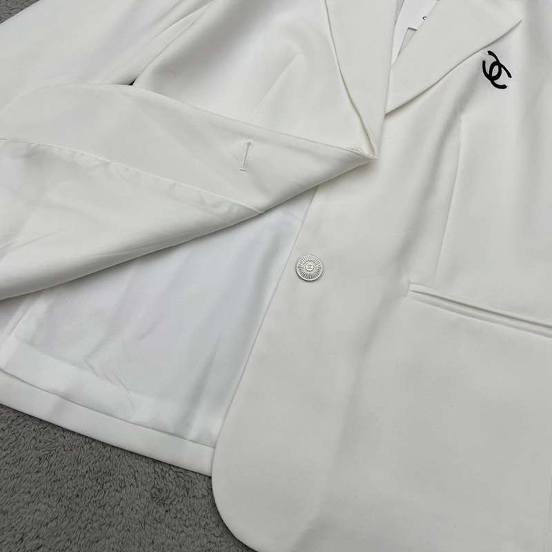 完売必至シャネル スーパーコピー ロゴ ジャケット ホワイト she58915人気