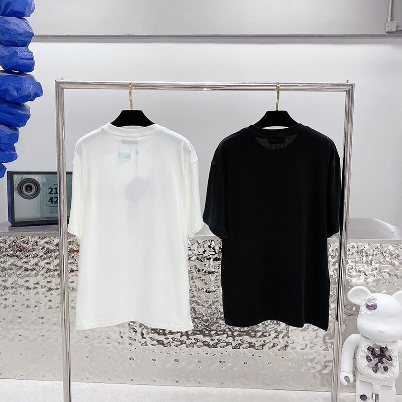 大人気!!新色シャネル Tシャツ スーパーコピー プリント プレタ クルーズ sht43768通販