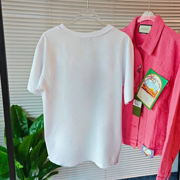 【カジュアルコーデにピッタリ♪】シャネル Tシャツ 偽物 半袖 shv01442高い品質