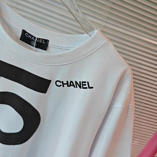 【カジュアルコーデにピッタリ♪】シャネル Tシャツ 偽物 半袖 shv01442人気
