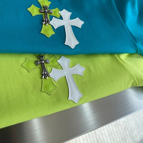 入手困難 クロムハーツ セメタリークロス 偽物♪ロゴTシャツ Kur64131最高級