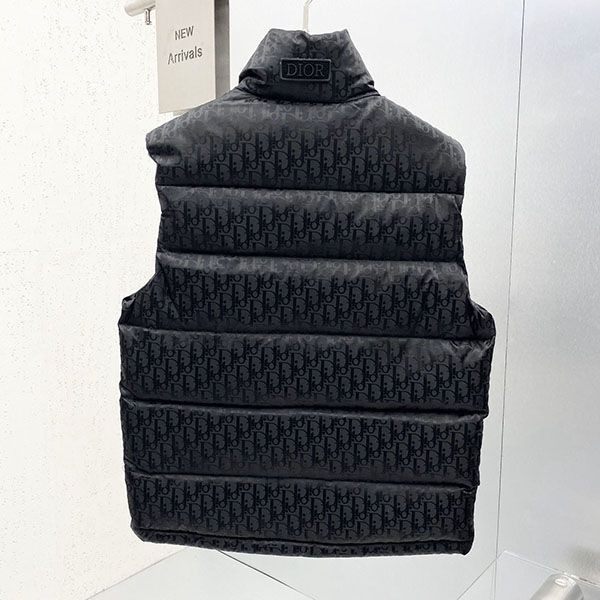 目を惹くカラー ディオール ノースリーブダウンジャケット 偽物 den48969通販