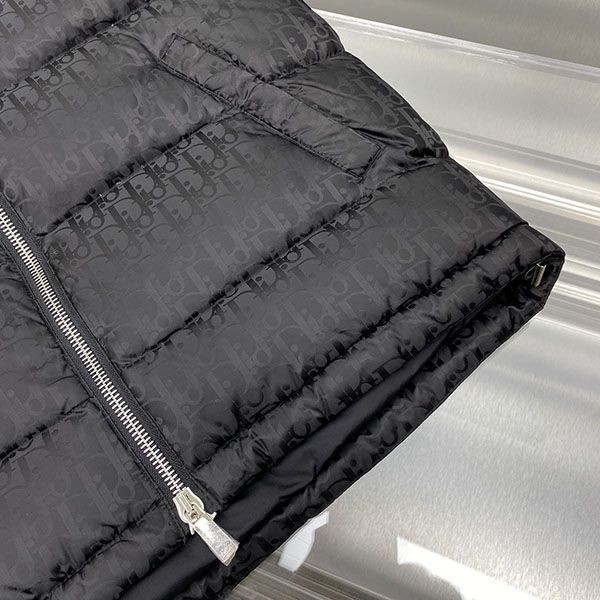 目を惹くカラー ディオール ノースリーブダウンジャケット 偽物 den48969高い品質