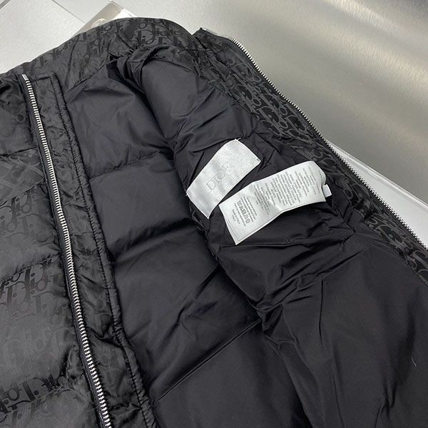 目を惹くカラー ディオール ノースリーブダウンジャケット 偽物 den48969N級品