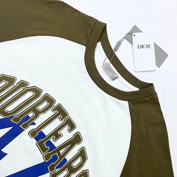 注目★ディオール ティアーズ 偽物 47ロゴ プリント Tシャツ der57935高い品質
